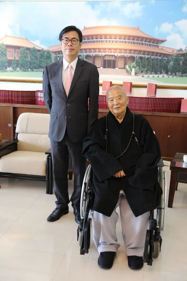 陳其邁曾拜會星雲。市府提供