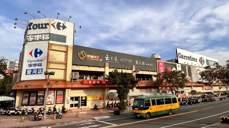 家樂福愛河店已在地經營27年。資料照片