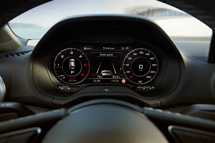 2023年式Audi Q2此次將12.3 吋Audi全數位虛擬駕駛座艙、Audi智慧型手機介面列為標準配備。原廠照片