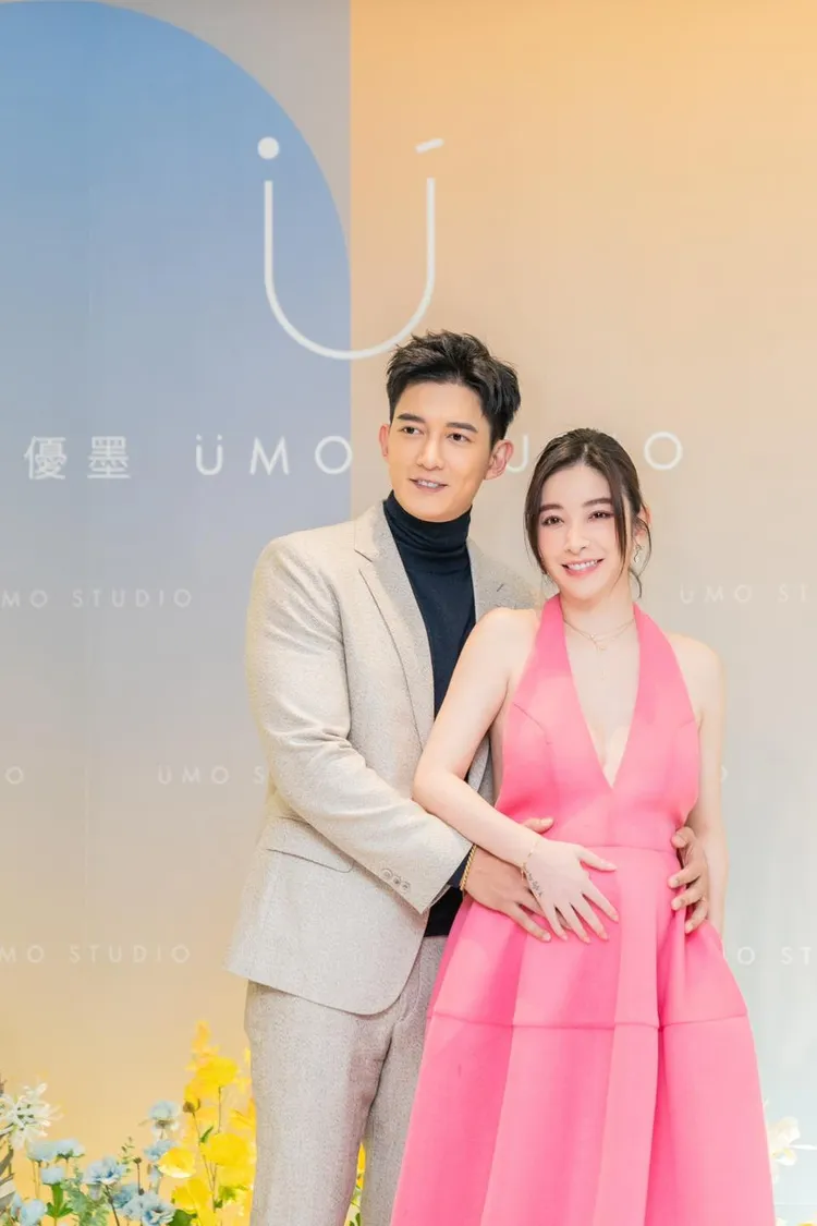 許維恩（右）和王家梁婚後，積極做試管嬰兒求子，終於如願懷孕。翻攝許維恩臉書