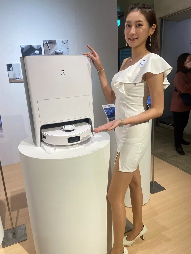 ECOVACS全新掃地機器人DEEBOT T10 OMNI兼顧美觀和全面性功能。陳揚盛攝