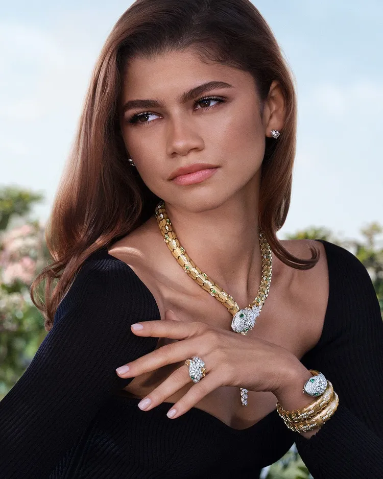 寶格麗品牌代言人贊妲雅佩戴以蛇形符碼設計的Eden The Garden of Wonders系列珠寶。品牌提供