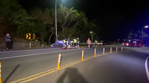 租車出遊不熟路況!台2線貢寮路段過彎自撞電桿 釀5人輕重傷