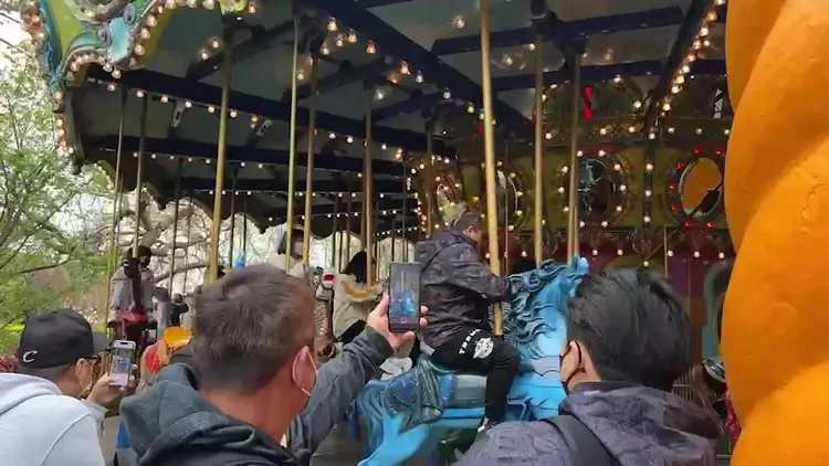 麗寶樂園每項遊樂設施都擠滿遊客。業者提供