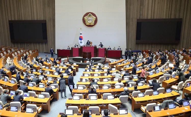 南韓國會通過彈劾內政部長案。美聯社