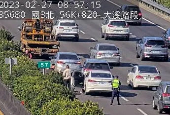 8時56分於國3南向57公里處發生3輛小客車追撞事故。高公局提供