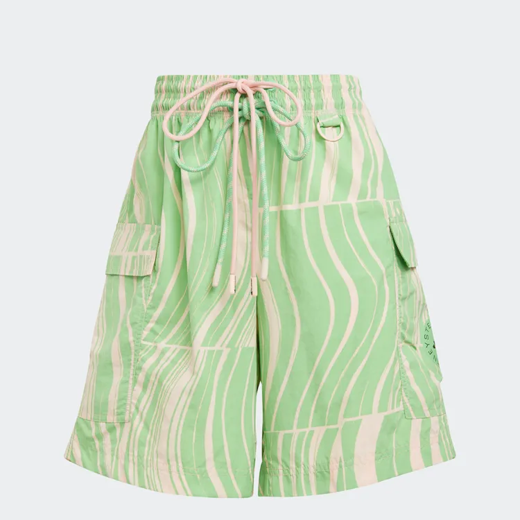 印花短褲，2600元。品牌提供