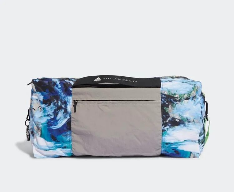 印花運動背袋，4800元。品牌提供