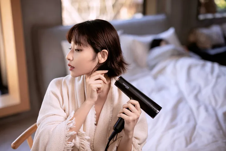 TESCOM首款沙龍級吹風機TD880ATW上市，售價5,490元。業者提供