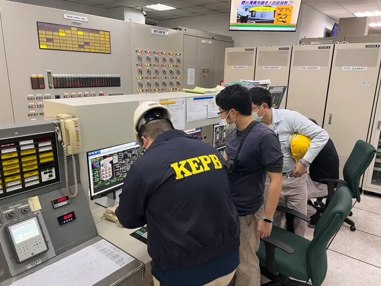 環保局加強進廠稽查工廠設備操作情形。環保局提供