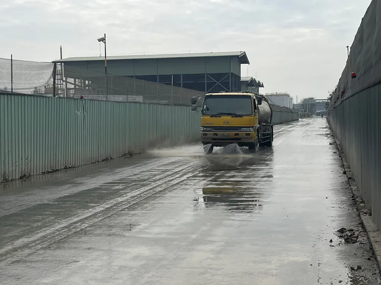 環保局加強灑水頻率 減少揚塵逸散。環保局提供