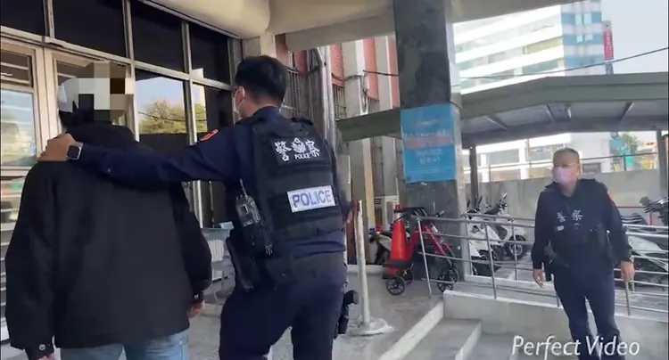 警方逮捕塗鴨客陳姓犯嫌，將他移送法辦。讀者提供