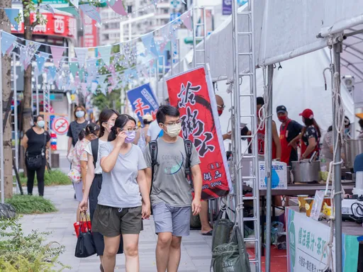 新北「彩色情人节HUG市集」拚恋爱经济 府中商圈限32摊位要抢要快