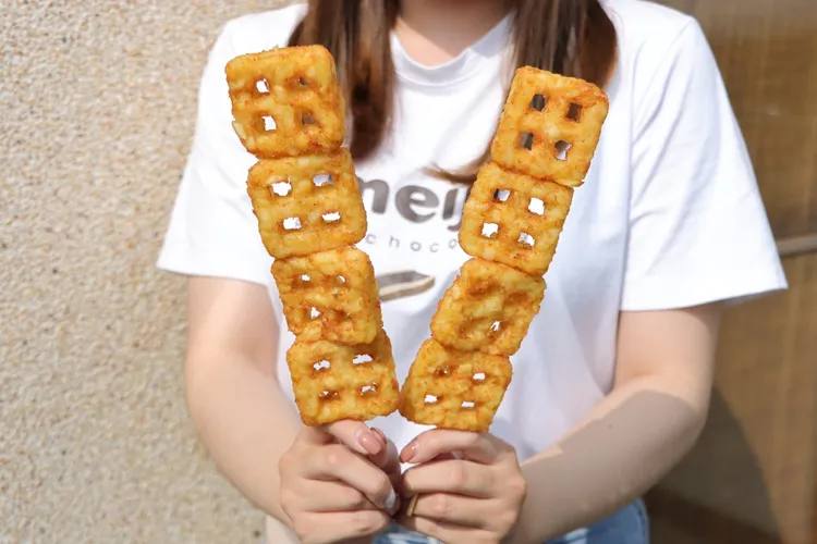 人氣炸物田字薯餅。業者提供