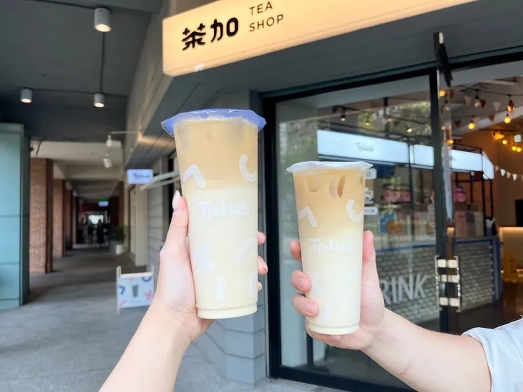 TPLUS茶加推出會員「金鳳烏龍拿鐵(L)買1送1」優惠，全台限量100組。業者提供