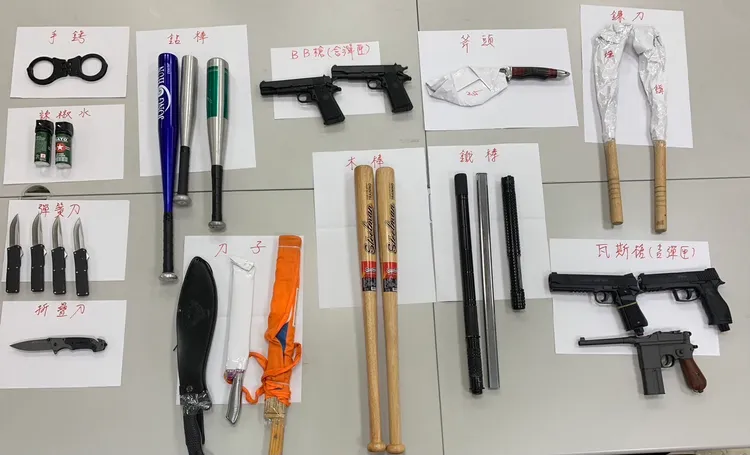 警方查獲兇器等證物。蘆洲警分局提供