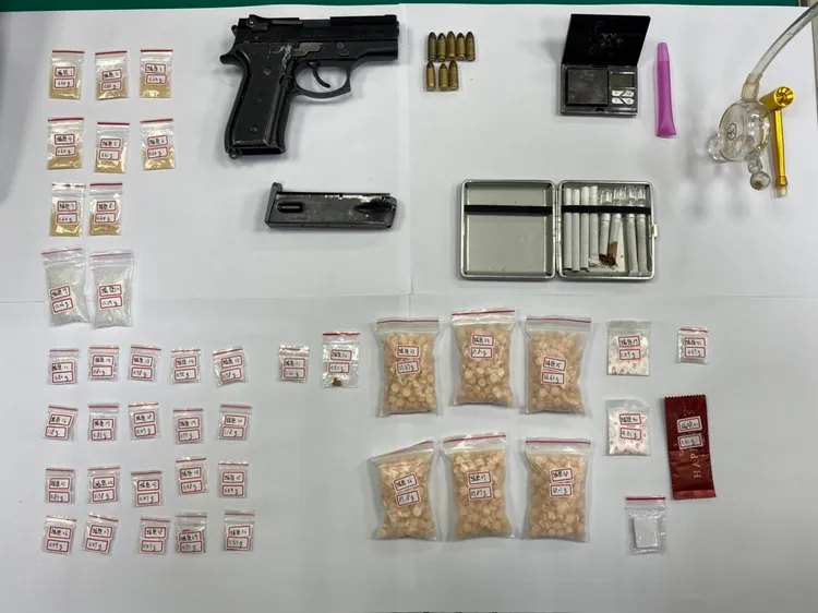 警方查獲的槍、毒。翻攝畫面