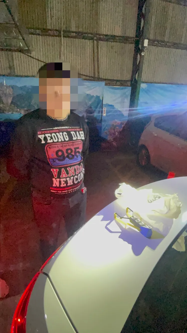 警方在板橋一處停車場將許男逮捕。淡水警分局提供