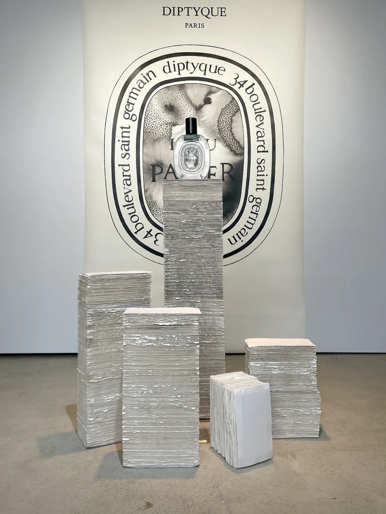 diptyque認為「紙」是藝術創作的重要媒介，以其為主題全新紙染之水淡香水。張家玲攝