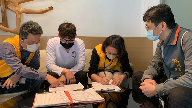 高市府觀光局聯合消保官辦理旅宿業房價專案稽查。觀光局提供