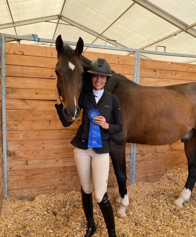 Lisa S.熱愛騎馬，經常參加馬術比賽。翻攝本人IG