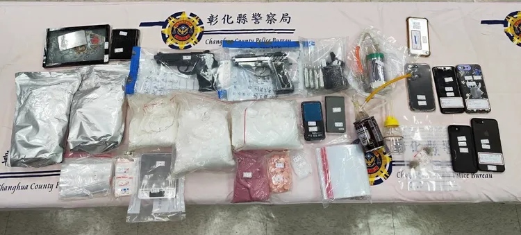 檢警查扣大批毒品、槍械。民眾提供