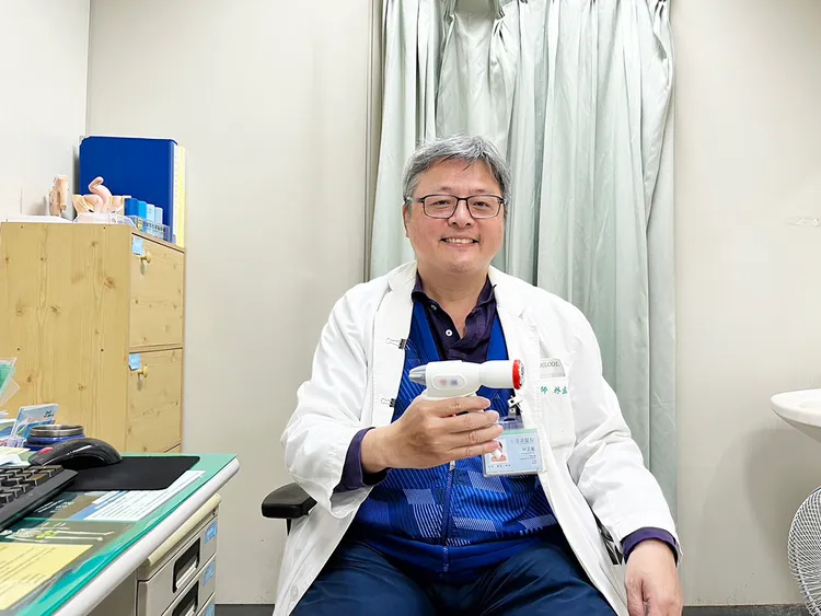 林孟嚴醫師說，包皮槍有不同尺寸，小孩也適用。院方提供