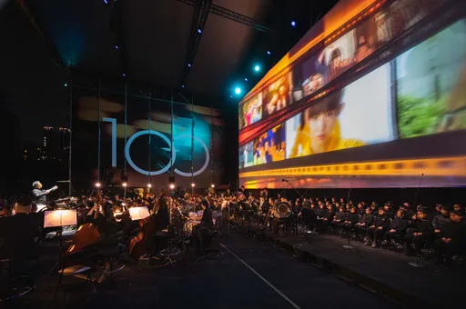 高雄草地音樂節今湧近6千人 重溫台灣百年經典電影音樂