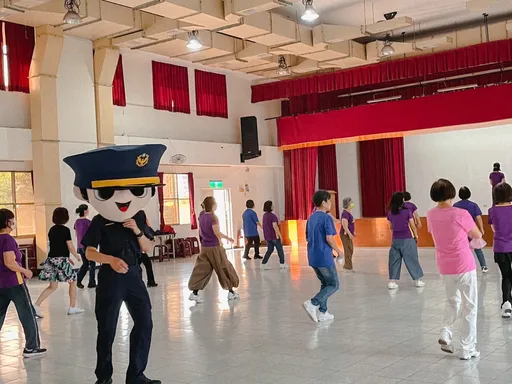 新店警與廣場舞媽媽們共舞 宣導認清普發6000元釣魚簡訊