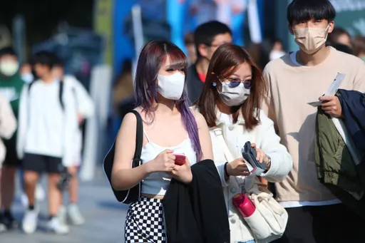 明暖陽露臉高溫飆30℃！僅東半部有雨　下波東北季風這天報到