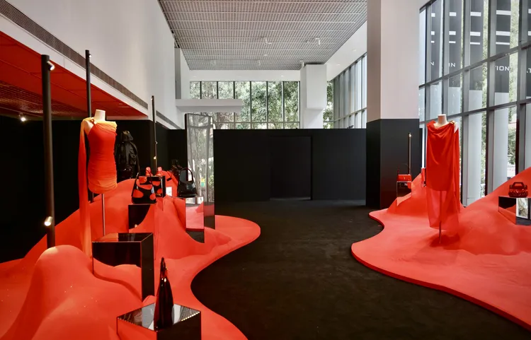 FERRAGAMO時裝線2023春夏以溫暖紅色調為代表色。林林攝