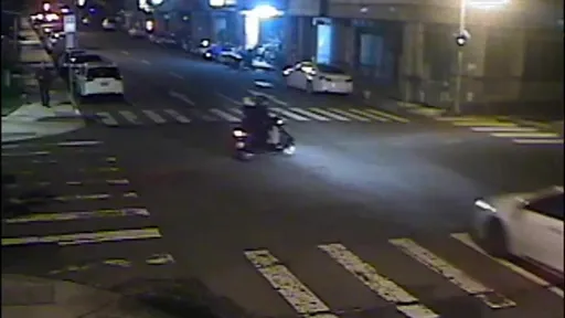 台中妙齡女深夜機車雙載　過十字路口都未減速！轎車撞飛2女全身傷