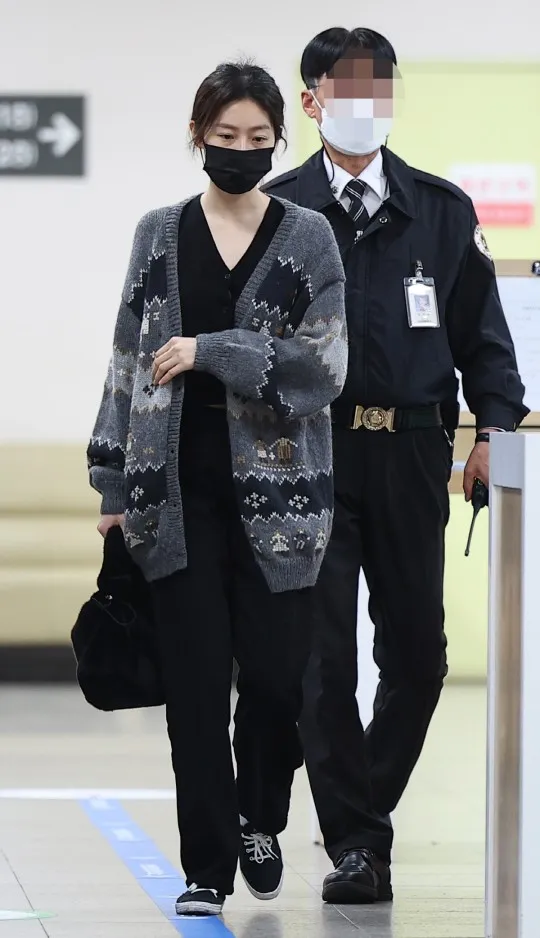金賽綸今現身地院開庭，臉色看起來很憔悴。韓聯社