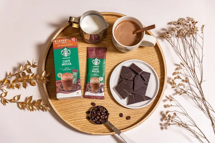 沖泡式「星巴克特選系列—摩卡咖啡」，簡單用熱水沖泡只需要10秒，在家就能重現經典摩卡風味。業者提供