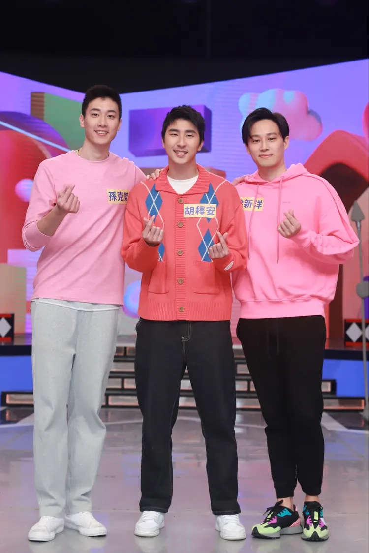 徐新洋（右起）、胡釋安、孫克傑加入節目曾為固定班底。民視提供