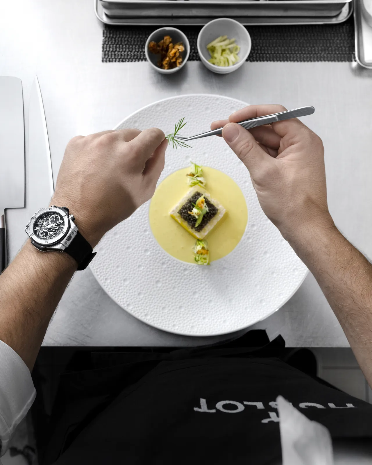 HUBLOT最新发表的Big Bang Unico星厨腕表，进一步把对厨师一职的想像实体化。品牌提供