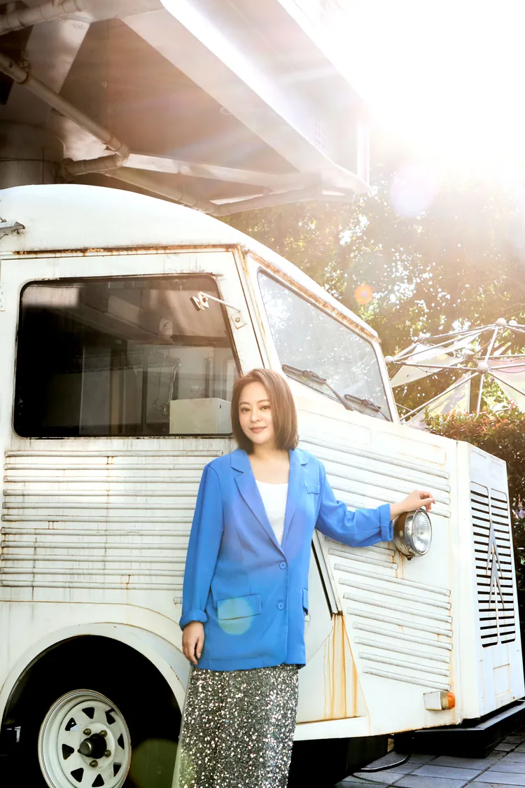 剪了短髮更增俏麗。嘉文國際提供