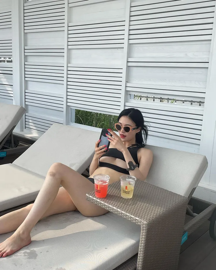 順伊退團後一改清純形象，打扮性感清涼。翻攝順伊IG