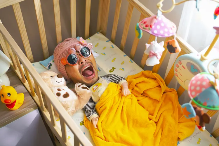 黃明志返老還童。