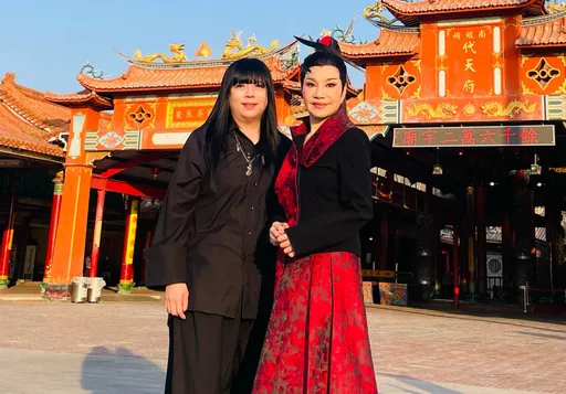 唐美雲率領戲班走進時尚圈 請出7國寶把戲台搬上伸展台