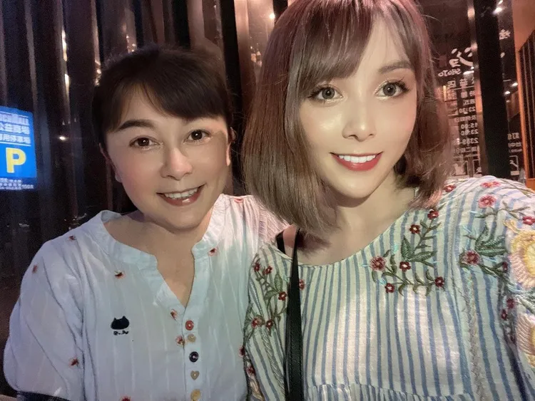 吳兆絃和媽媽。引自吳兆絃IG