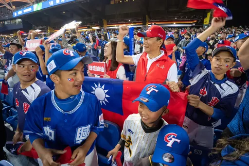 郭台銘帶2校球隊為中華隊應援　親曝暖心故事「我太太紅了眼眶」