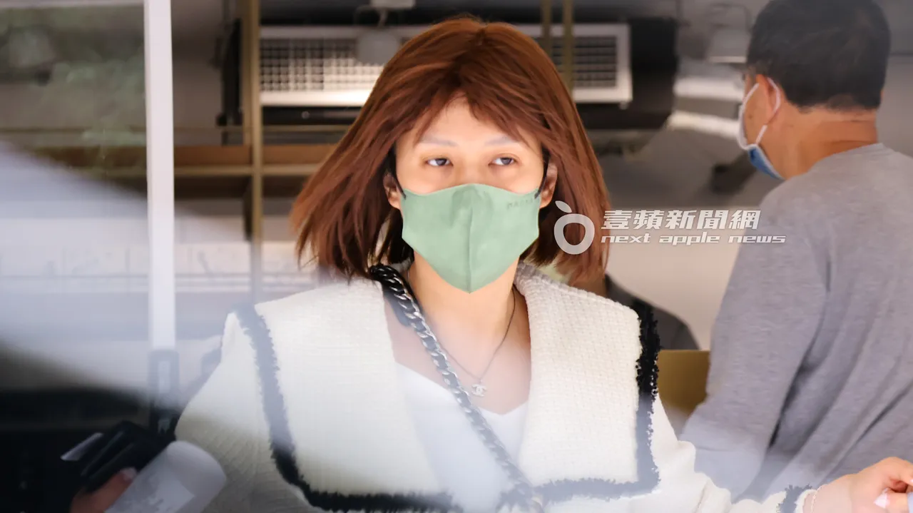 結束購買行程後,朱芯儀急忙走出店家。特勤中心攝