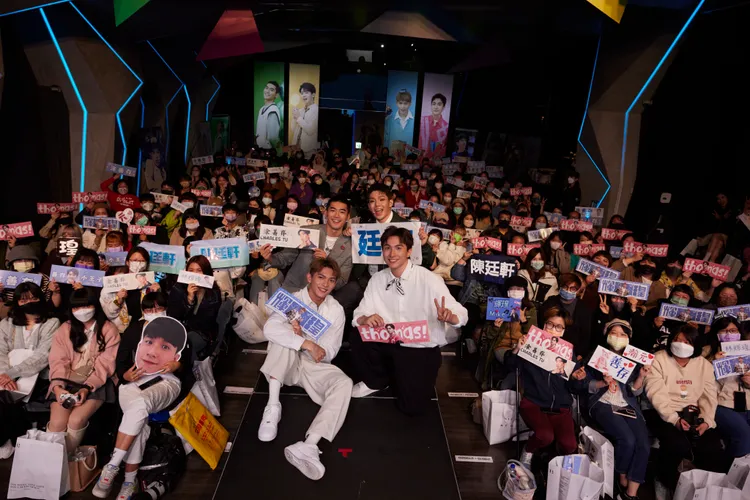 限定男團與粉絲合照。益極娛樂提供