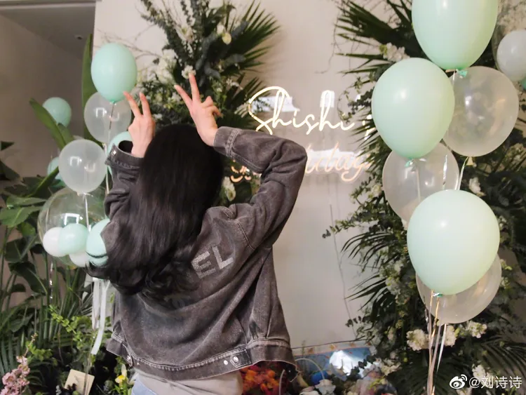 劉詩詩10日慶祝36歲生日。翻攝劉詩詩微博