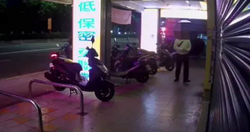 深夜闖妙齡女香閨　四目相對後女大叫！廚師鬼扯：走錯地方