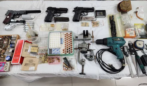 火力強大!警方破獲南部黑幫軍火庫 起出手槍、子彈85顆