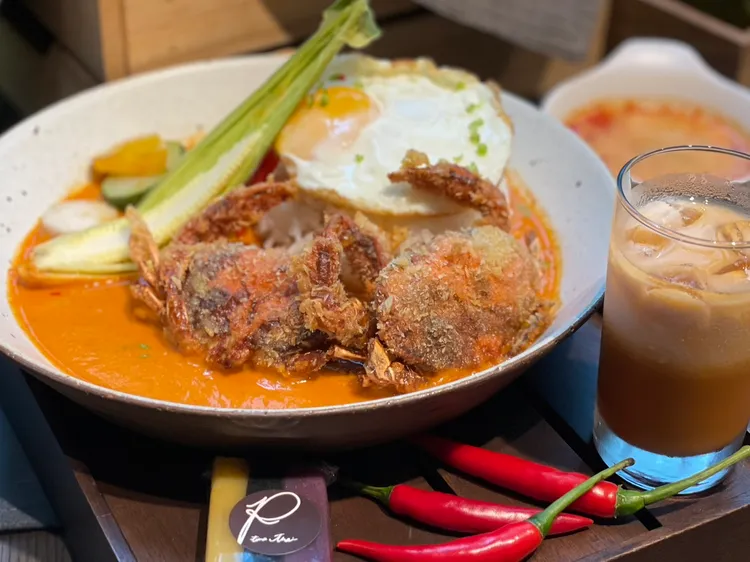 紅咖哩酥炸軟殼蟹，售價338元。曾仲葳攝