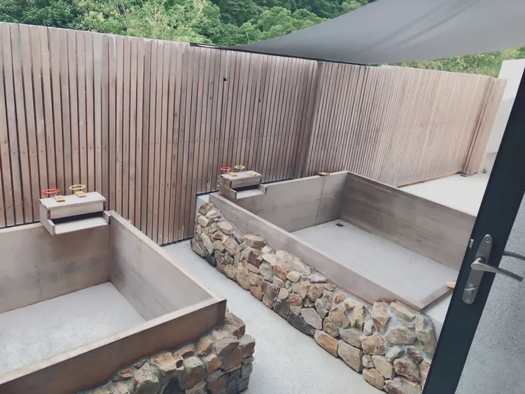 Deluxe 豪華套房可享露天私人湯屋。業者提供