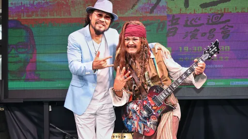 張菲現身挺沈文程　最近不開輕航機「教練好友出事」